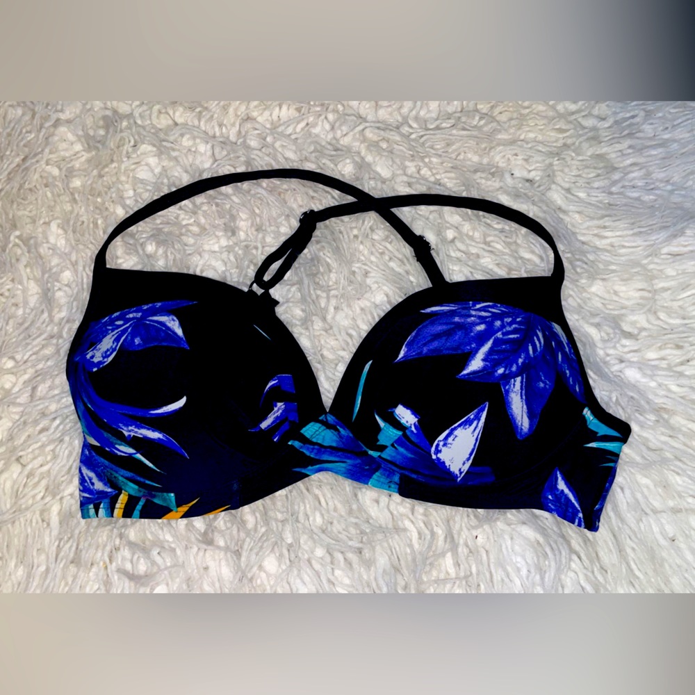 Nass-eau bikini top,black w/blue design, size medium,worn twice,great condition